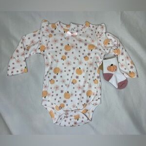 NWT Lila & Jack Pumpkin Long Sleeve Onesie with Matching Sock Set Size 3-6 month